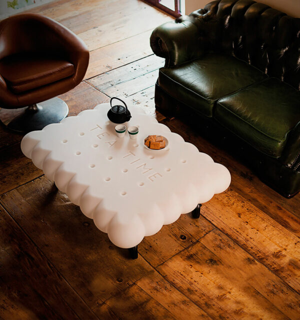 Slide Design Couchtisch Tea Time