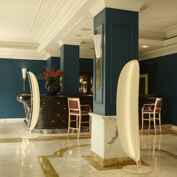 Slide Design Stehleuchte Banana Leaf