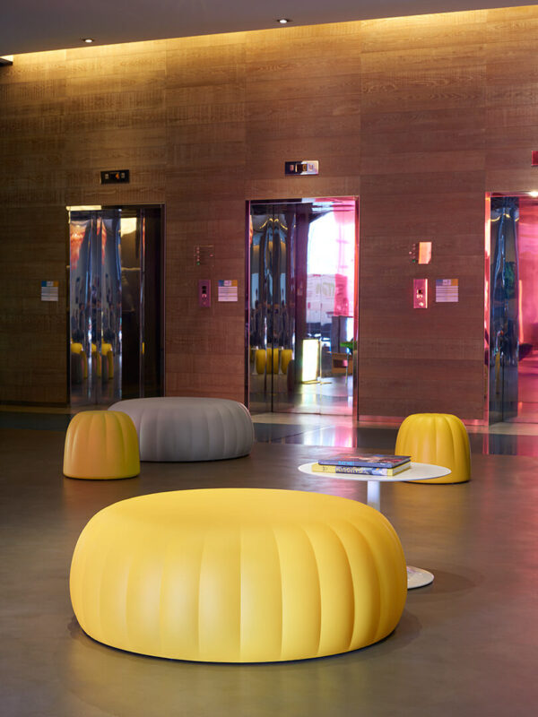 Slide Design Hocker Geleé Grand