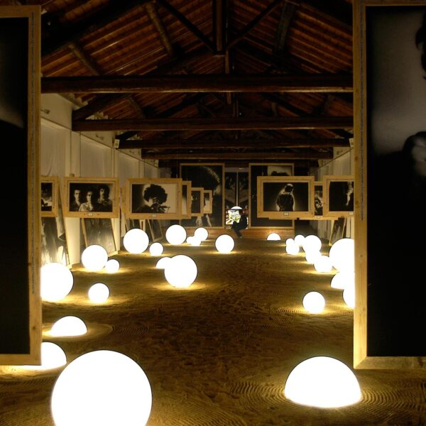 Slide Design Tisch-/Stehleuchte Globo 1/2