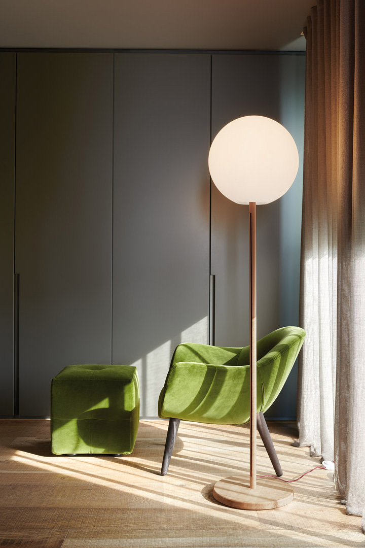 Slide Design Stehleuchte Globo Wood